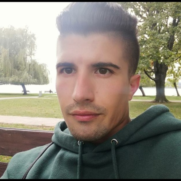 Meet your Posher, Akos - Picture 1 of 3